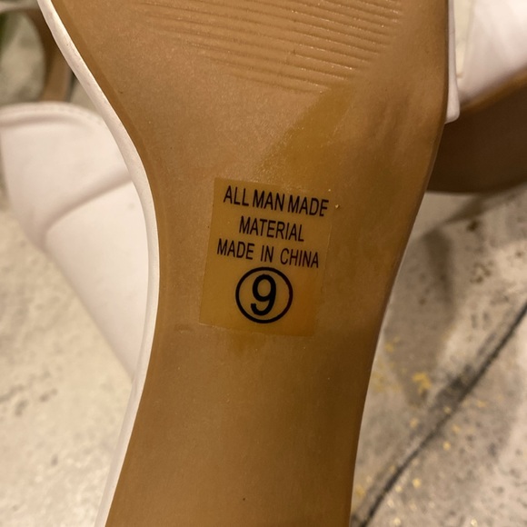 CityClassified Elegant White Block Heel Sandals size 9 - Picture 5 of 8